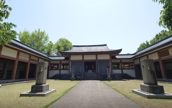 護国神社境内