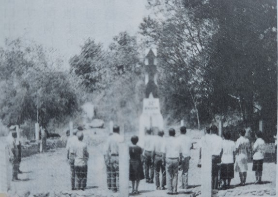 かバリシャンの米軍第32師団慰霊碑(昭和55年)