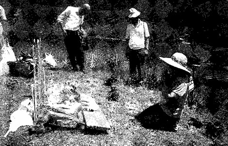 ヤナギ陣地での供養(昭和62年)