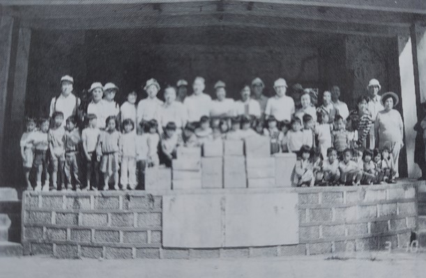 サンタフェ小学校で学用品寄贈