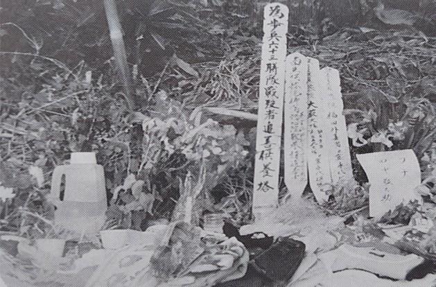フナ陣地山麓での供養