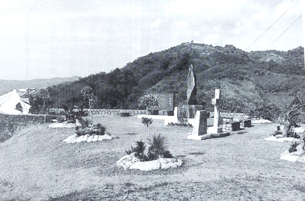 バレテ峠追悼台地