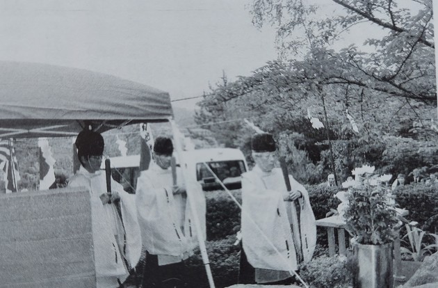 比島戦没者慰霊碑前の小祭典