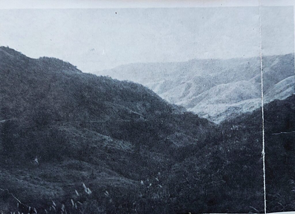 バレテ峠より南方を望む