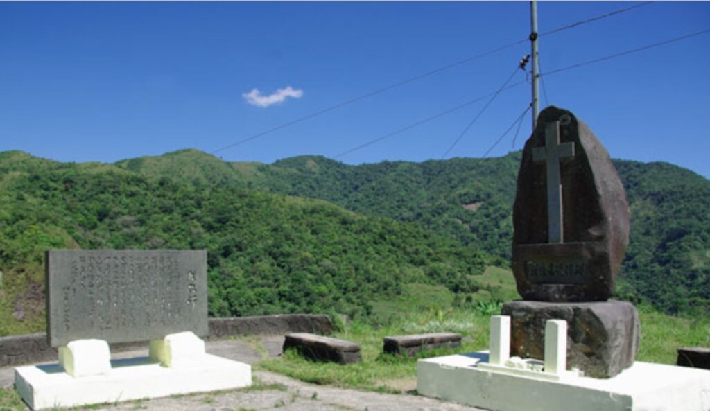 バレテ峠の慰霊碑(バレテ会建立)